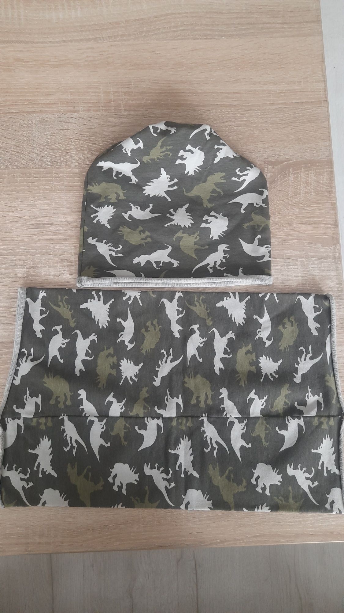 Nowa Czapka Bawełniana  z kominem w dinozaury dla 4-5latka