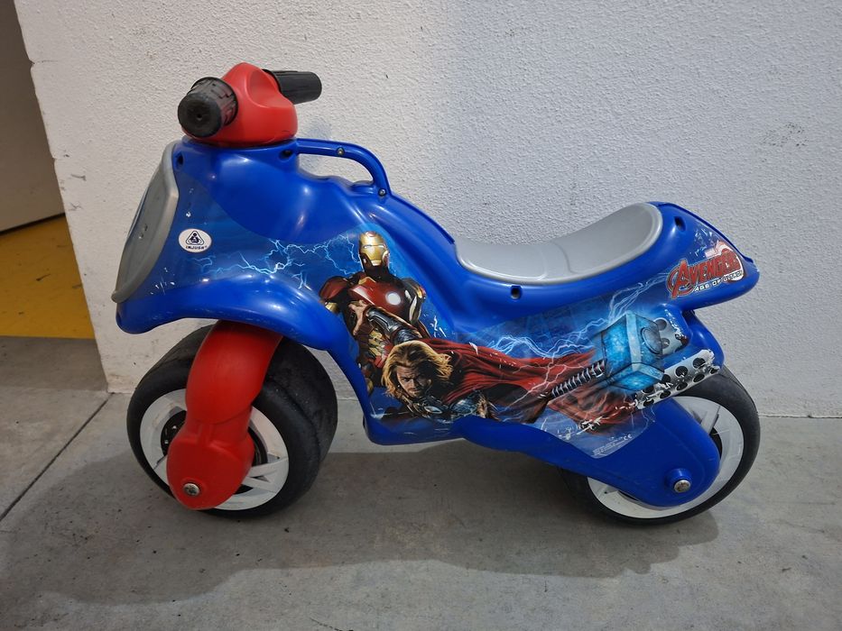 Mota criança super-heróis