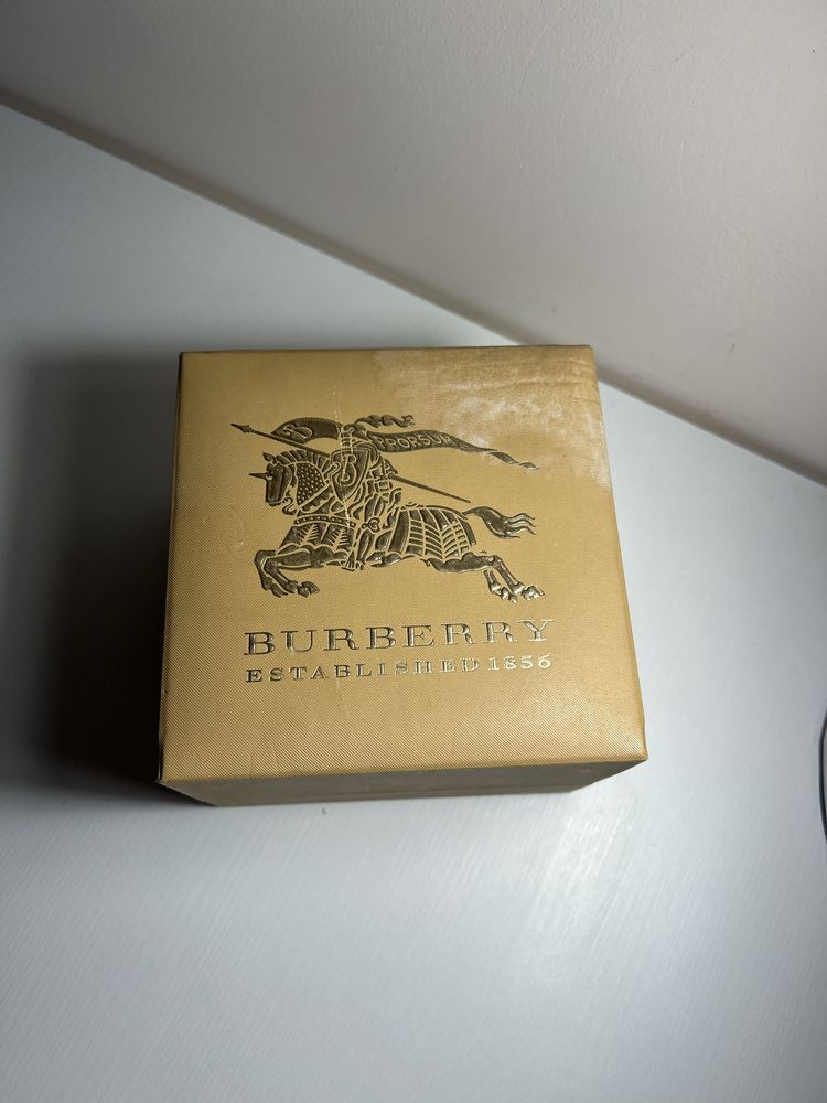 Годинник Burberry, золотий