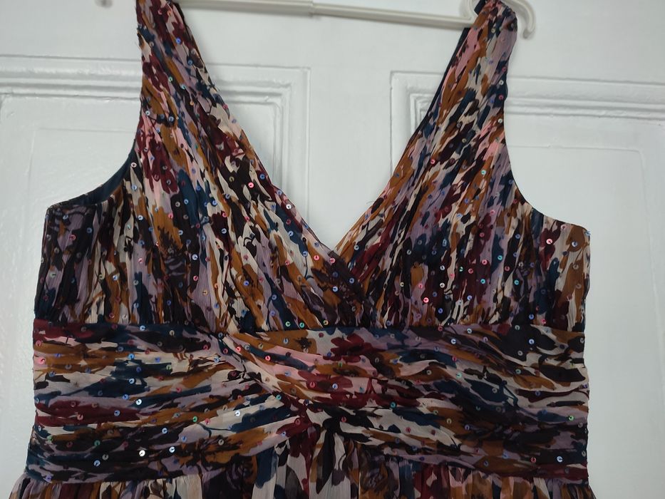 Piękna sukienka w kwiaty rozmiar 16