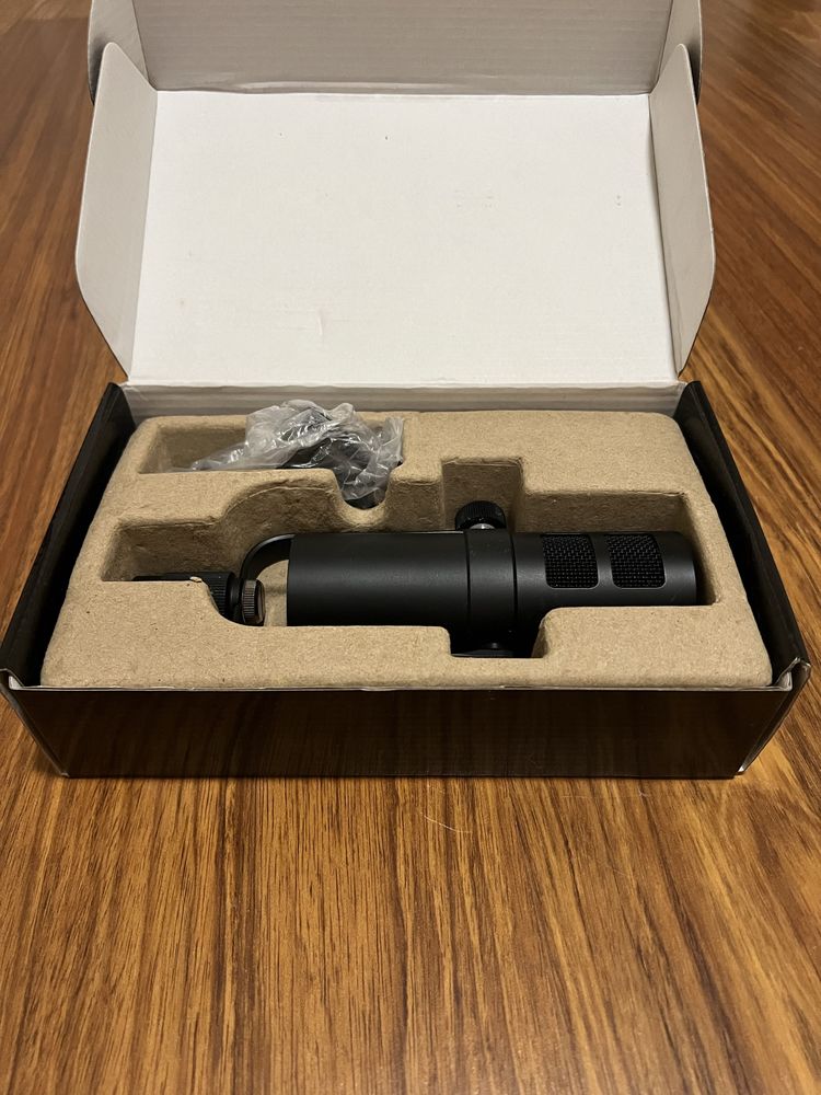 Microfone TBone MB7 Beta com suporte