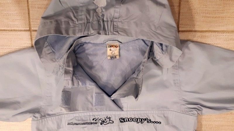 cienka kurteczka wiatrówka z kapturem Snoopy H&M 74-80