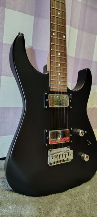 Продам электрогитару