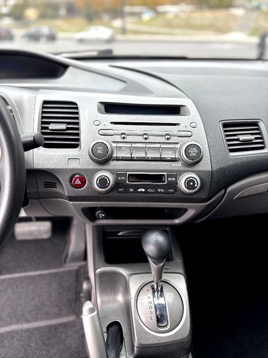 В продаже Honda Civic 2008 года 1.3 гибрид