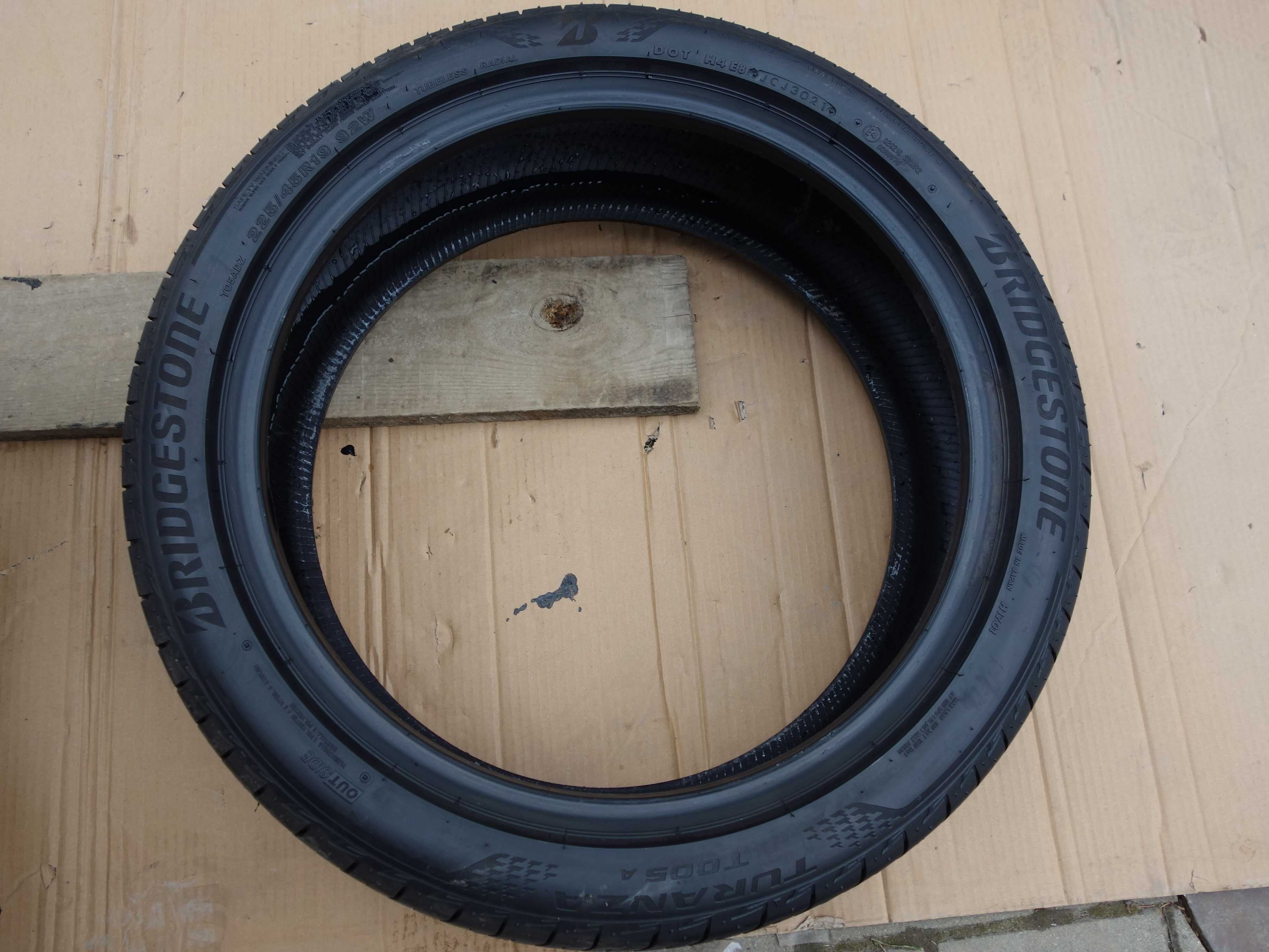 Opony 225/45/19 BRIDGESTONE 2 Sztuki