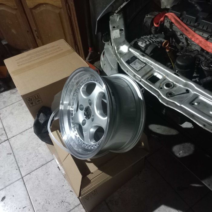 Jantes novas 4x100 et20 7jj ou troco por outras 15 16 ou 17 4x100