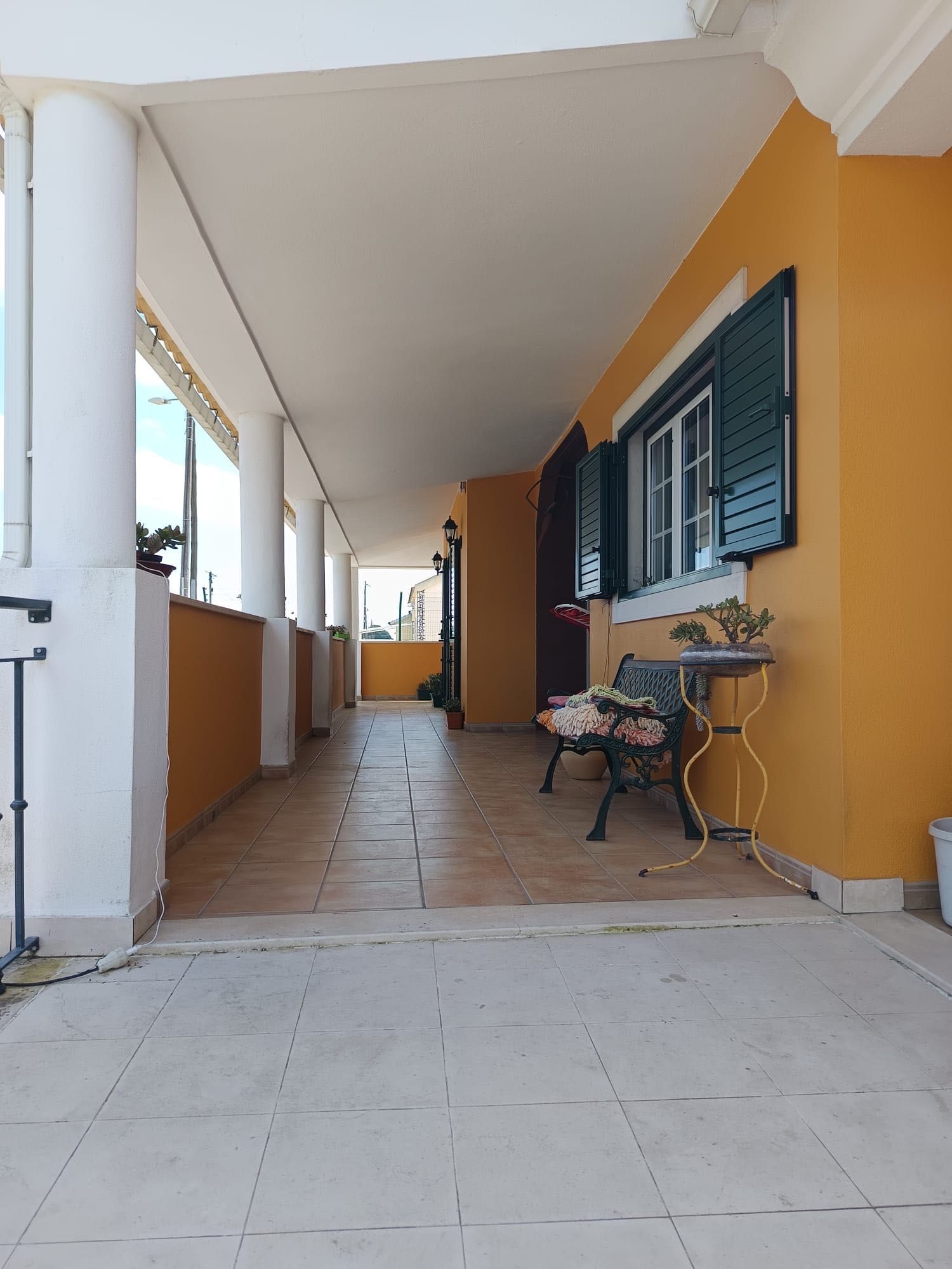 Moradia isolada térrea com terreno de 2125m2