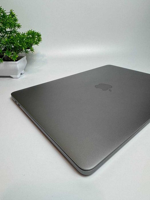 MacBook Pro 13” i7 2017 A1706 16 GB /256 GB Touchbar