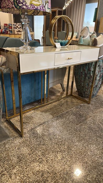 Consola decorativa com gaveta, estilo moderno