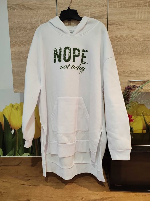 Cieplutka, biała śliczna asymetryczna bluza rozmiar ok 50/52 poliester