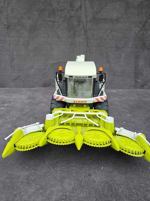 Bruder Kombajn Claas Jaguar 900