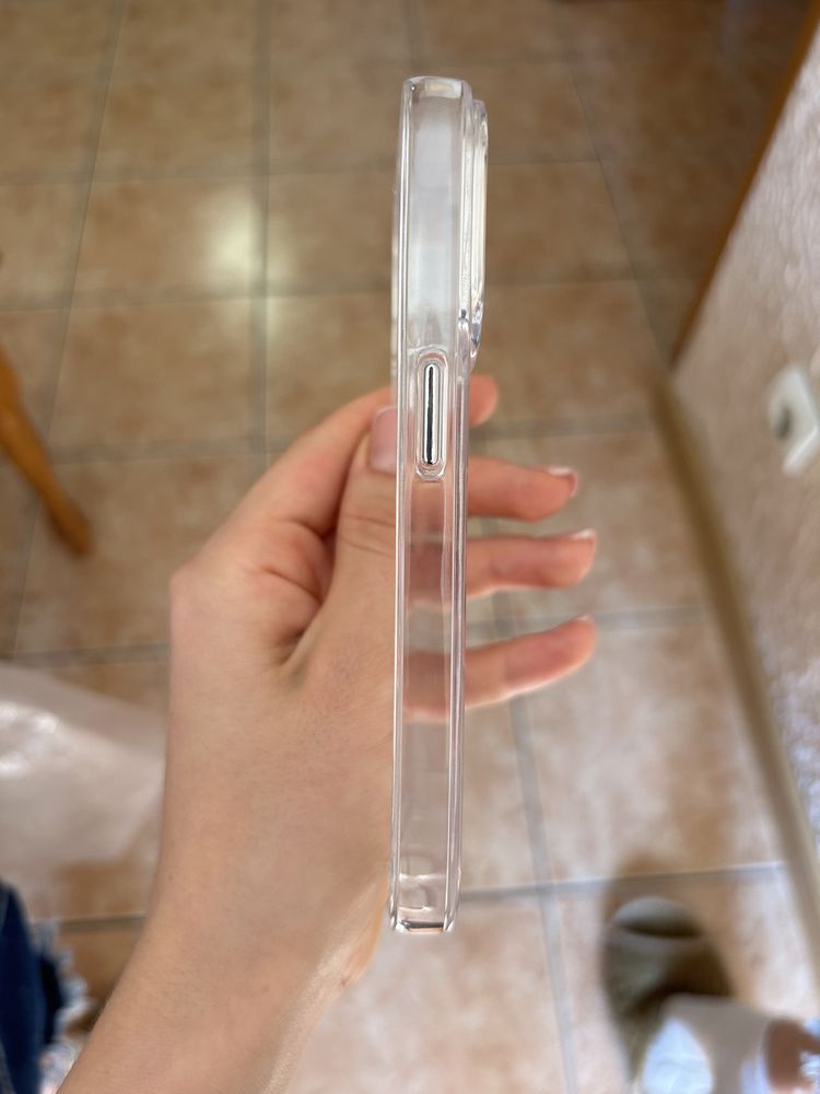 Продам чохол на айфон 15 Pro новий