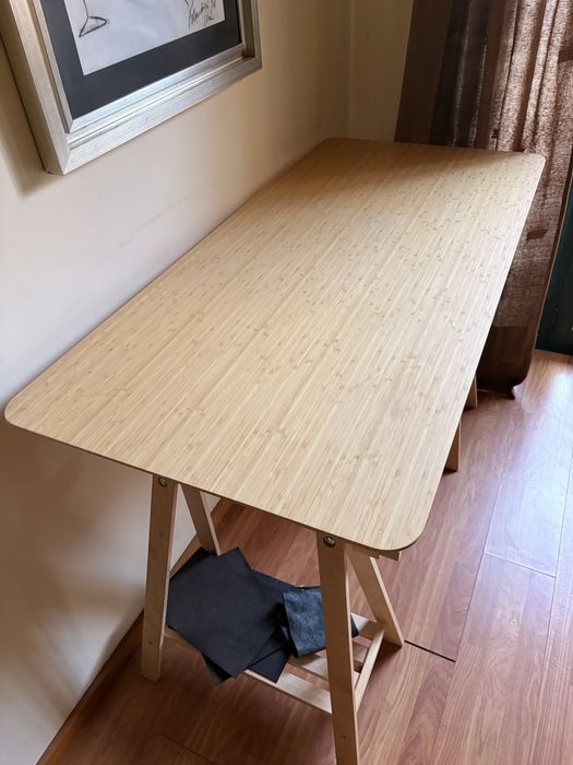 Secretaria bambu com cavaletes IKEA