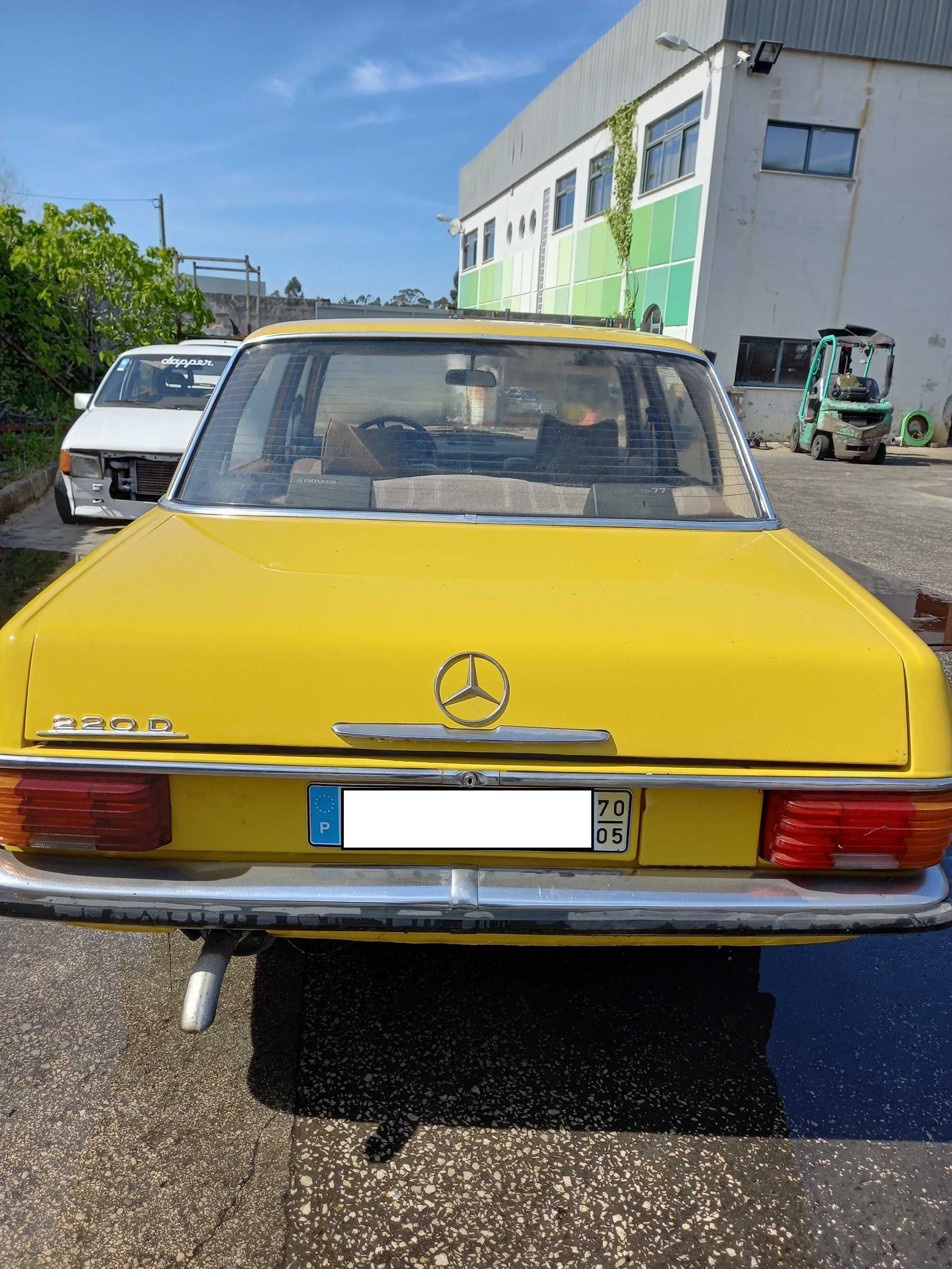 Mercedes-Benz 220D Sedan de 1970 para peças