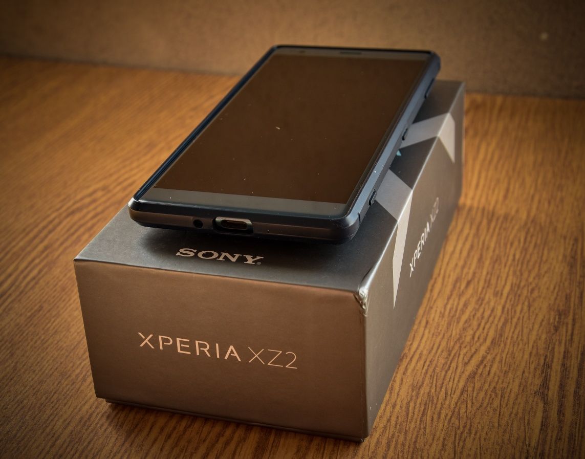 Продам Sony Xperia XZ2.