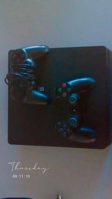PlayStation 4  vendo porque comprei a PS5 mais informações DM