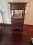 Mesa de cabeceira antiga