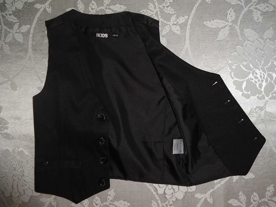 EUROPE KIDS elegancka czarna chłopięca kamizelka OKAZJA 110-116 cm