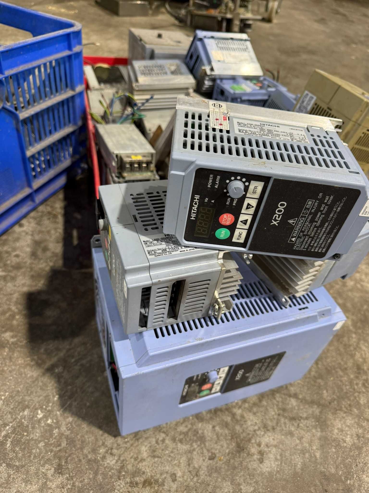 HITACHI Частотник,  перетворювач частот 0.4-2.2-7.5-11.0-15.0 220/380V
