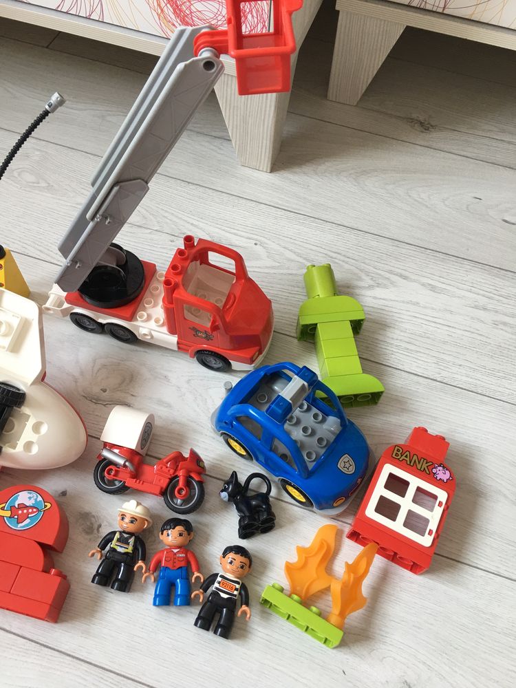 Lego duplo klocki pojazdy wóz strażacki motor samolot wóz policyjny