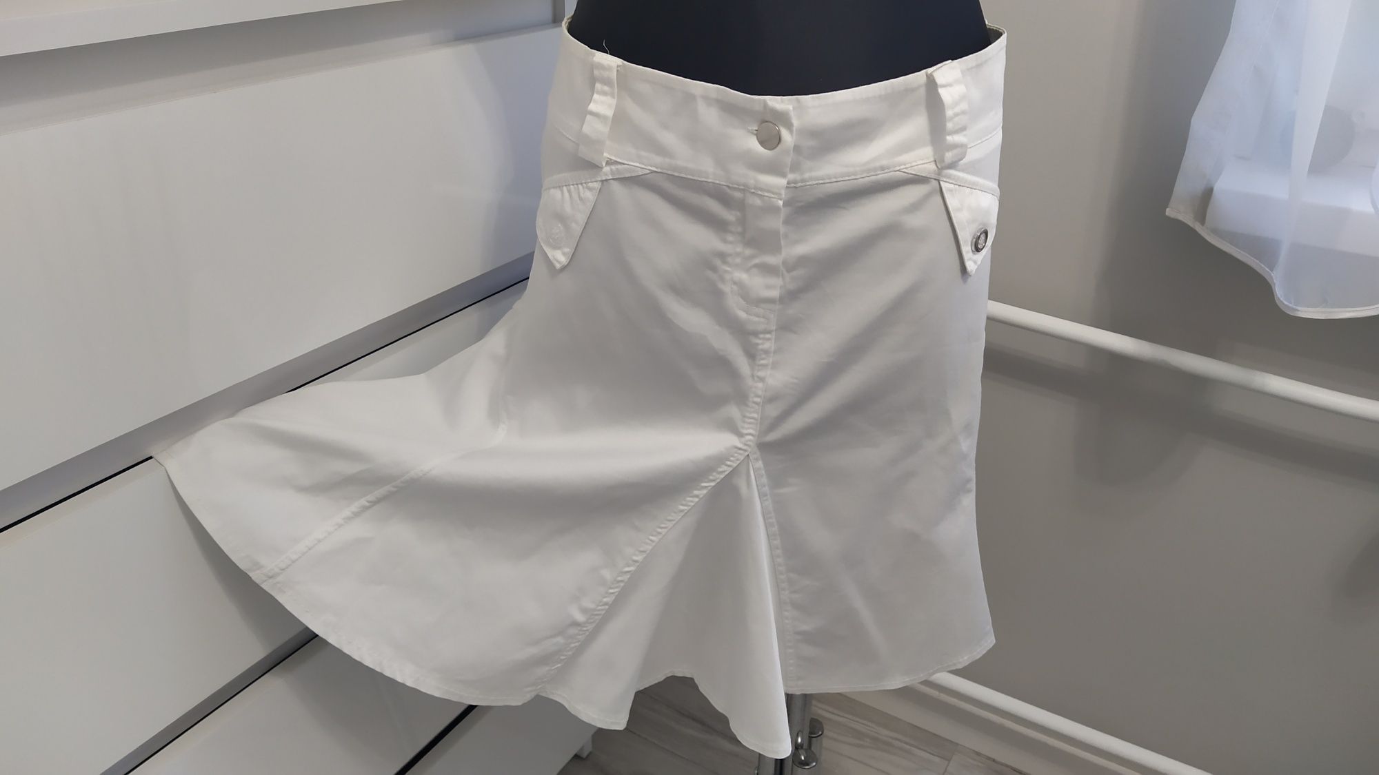Biała letnia spódnica lekko rozkloszowana A - r. 42 XL