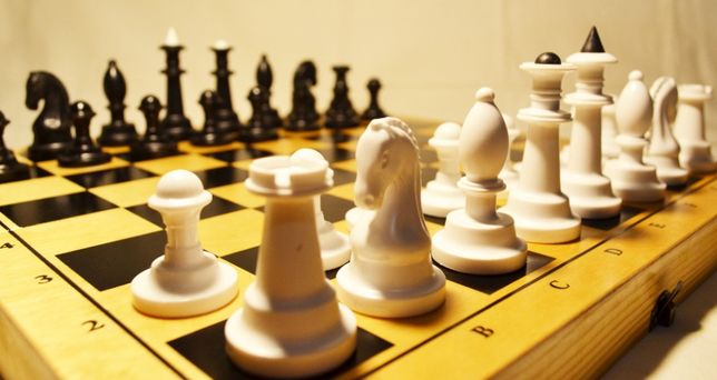 шахматы и доска для шахмат новые хороший подарок