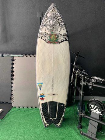 Prancha de Surf CountrySurfboards 5.7  Modelo Killer Fish PU