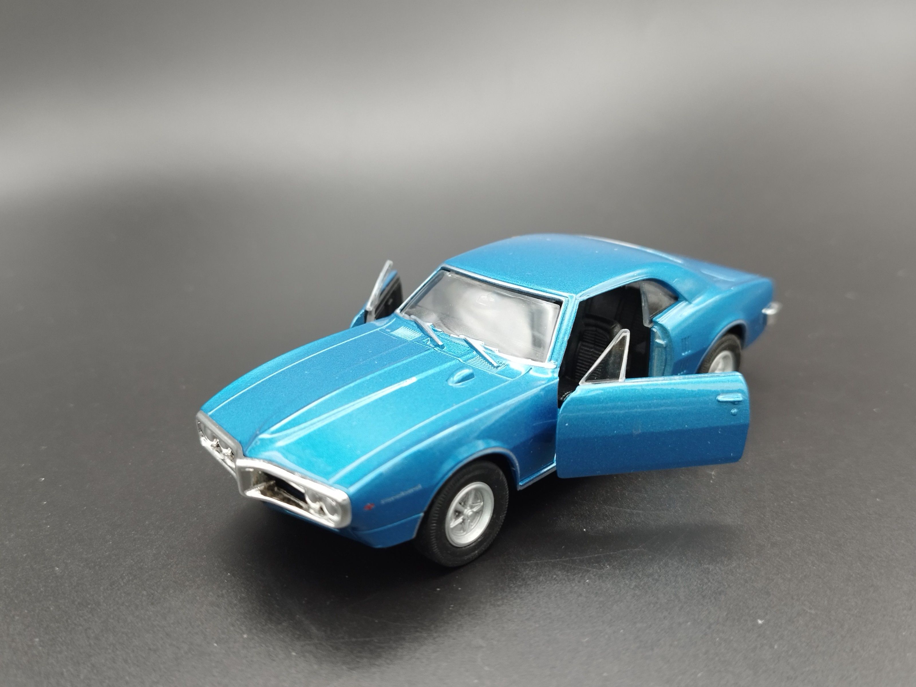 Skala ok.1:34-39 Pontiac Firebird 1967 model