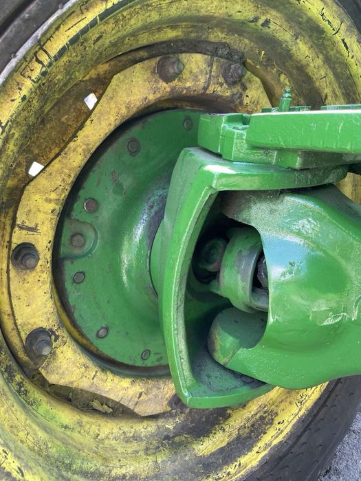 Трактор John Deere 8200