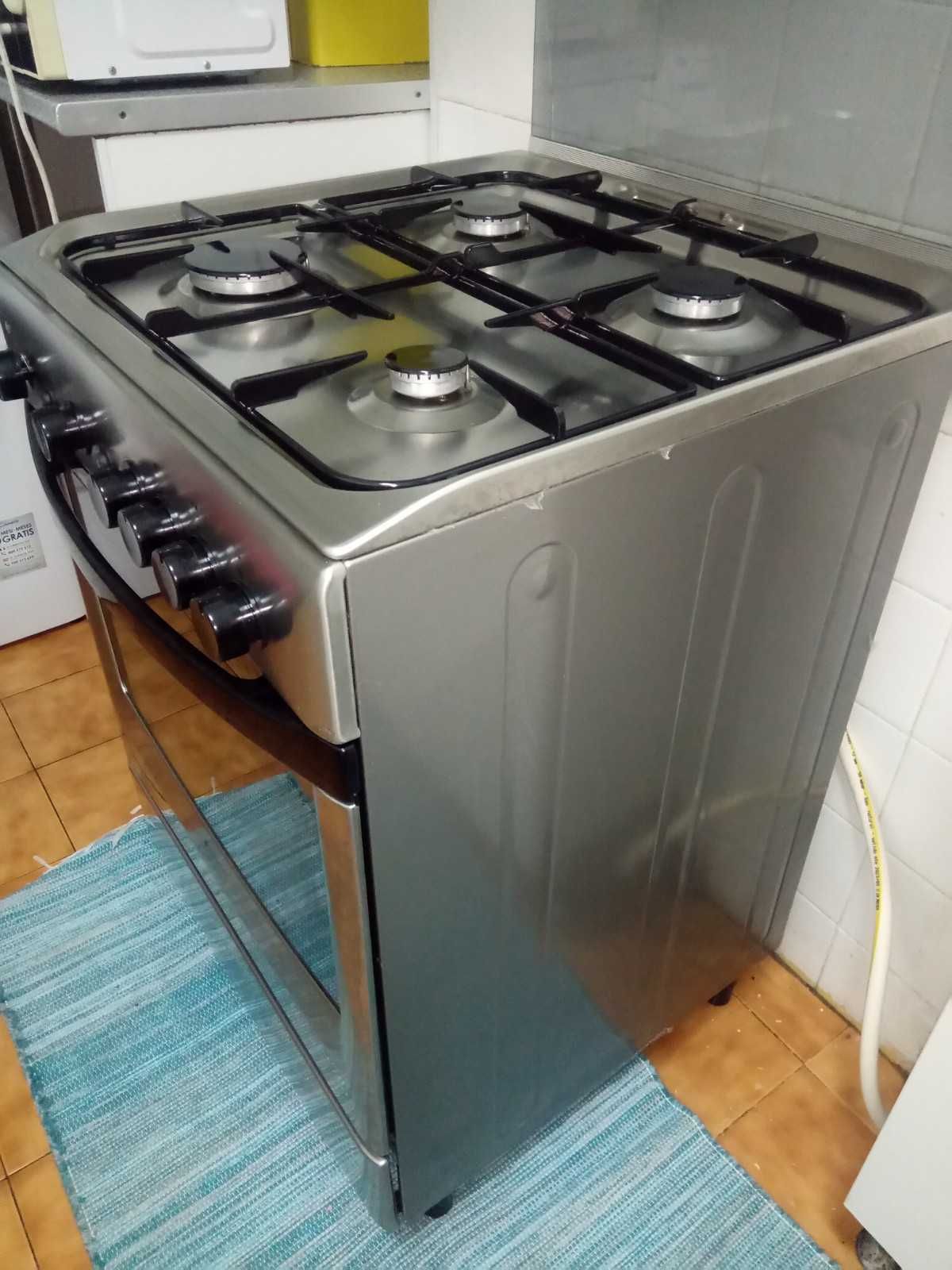 FOGÃO ARISTON HOTPOINT como novo