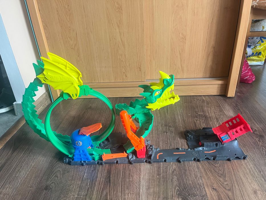 Hot wheels city, track.