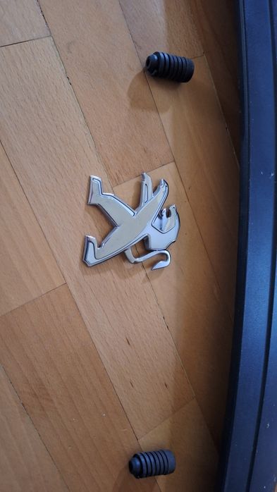 Logo / emblemat Peugeot iOn