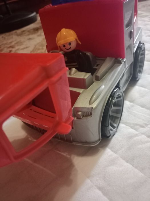 Пожарная машина фирмы LENA