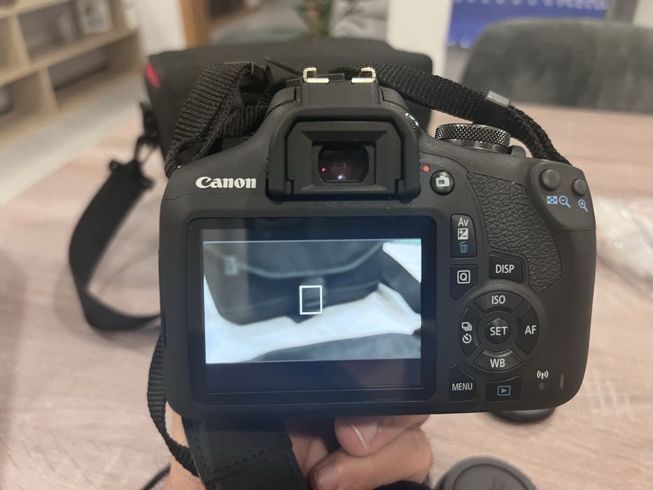 Maquina fotografica Canon EOS 2000D