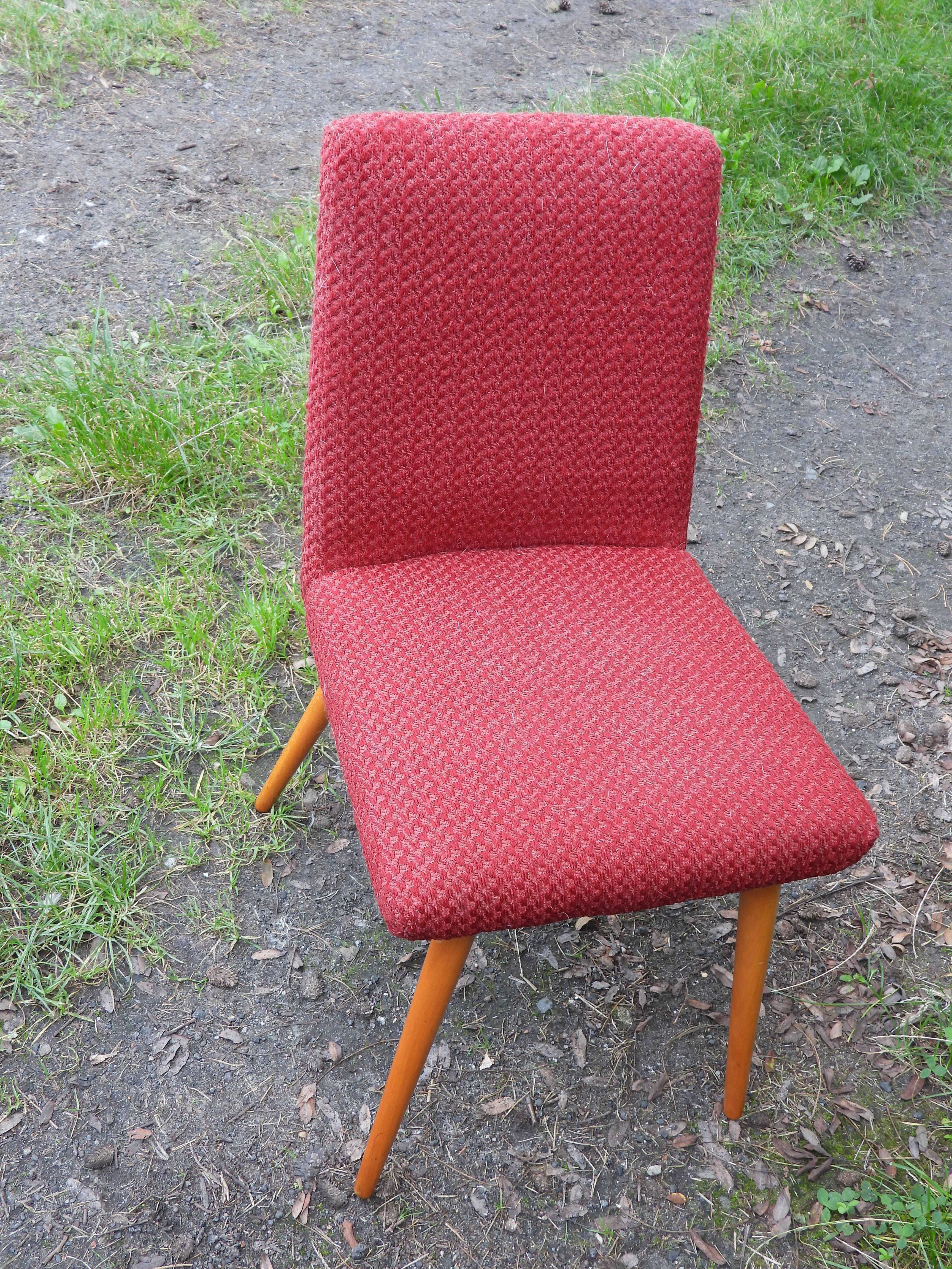 Stare krzesła do renowacji