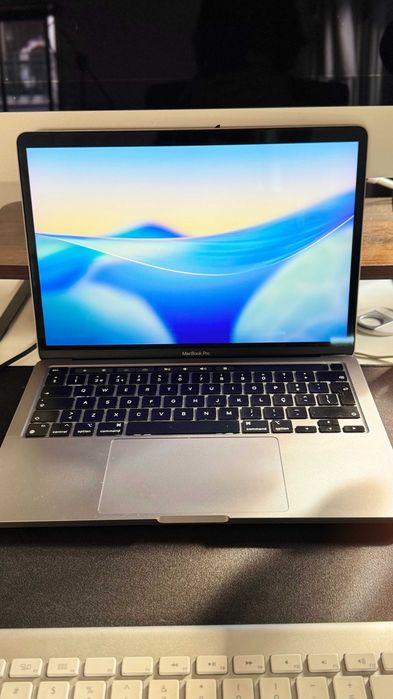 Portátil Apple MacBook Pro M1 8GB 2020 e 512GB SSD Com TouchBar