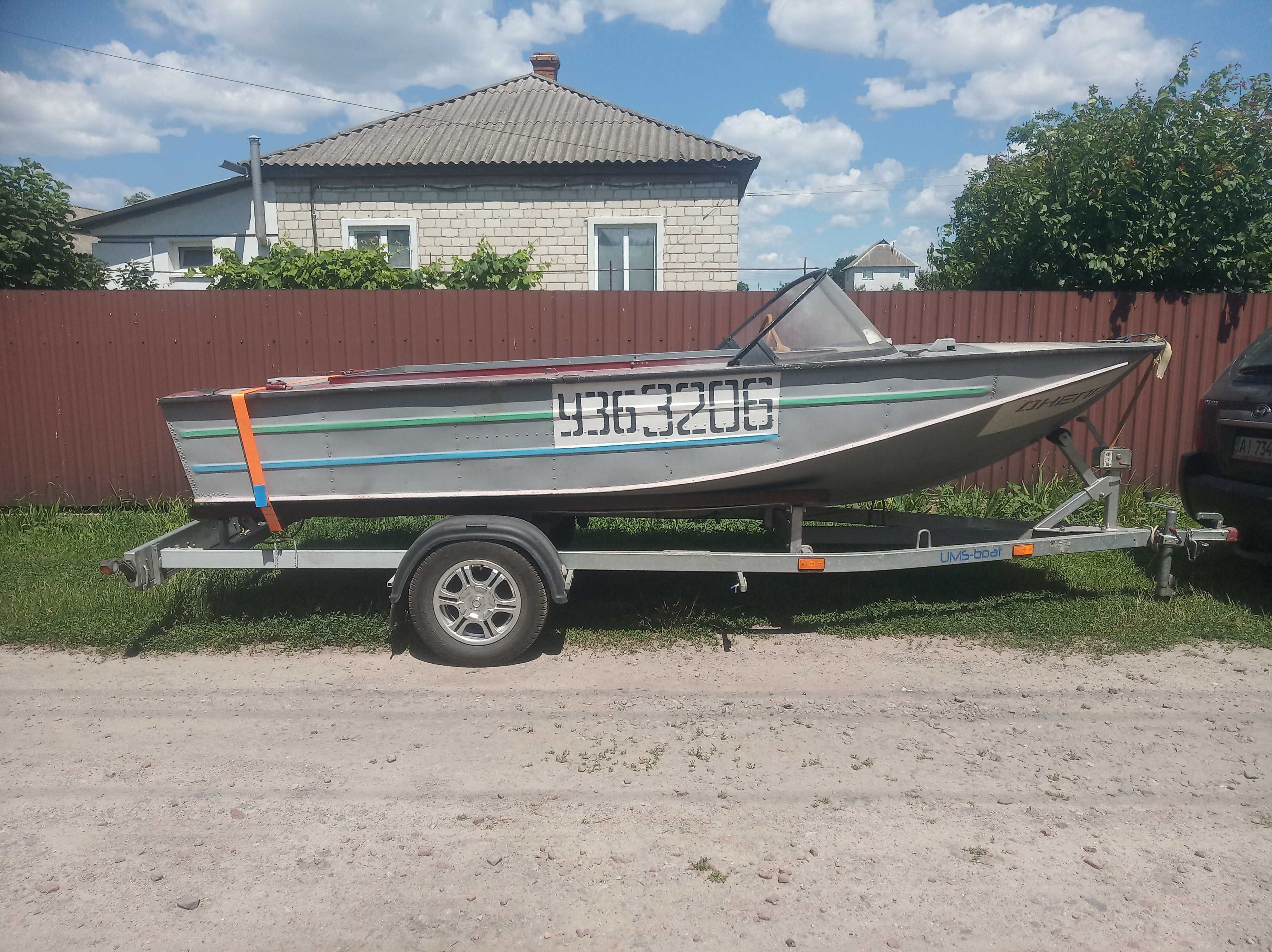 Продам лодку Днепр