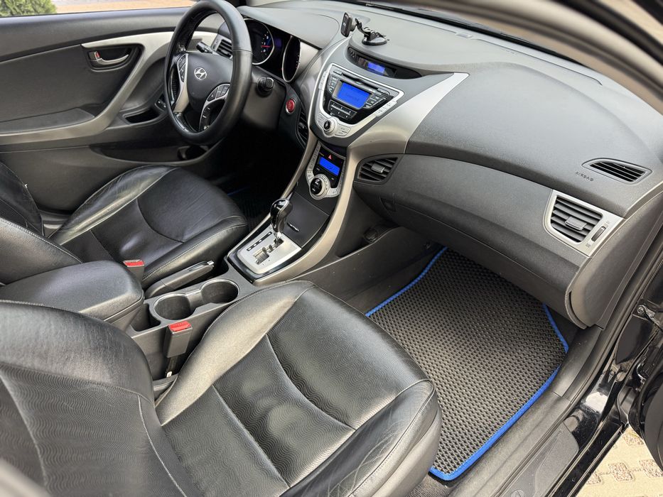 Hyundai Elantra Офіційна Максимальна в гарному стані