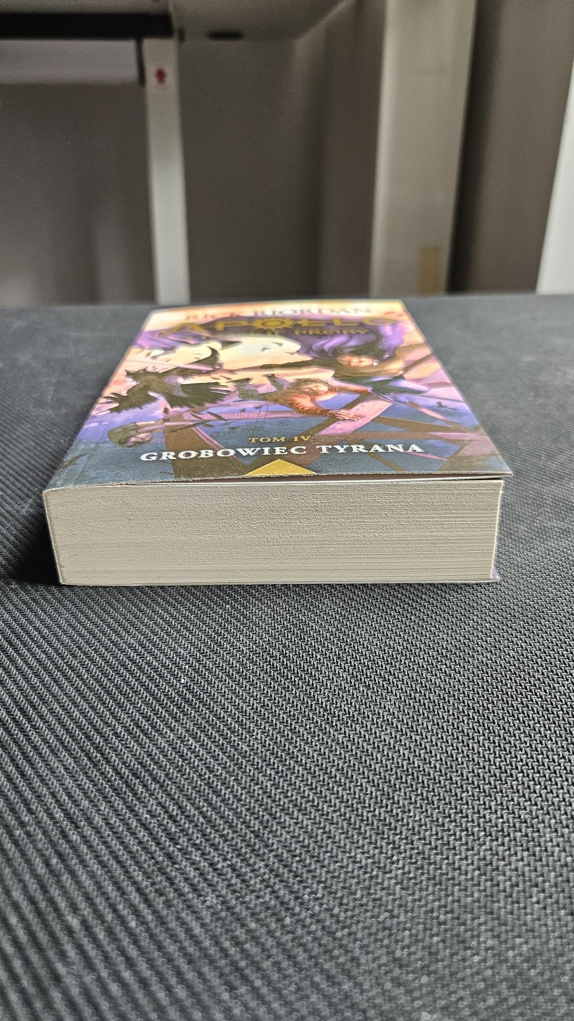 Grobowiec Tyrana (Apollo i boskie próby cz. 4) - Rick Riordan