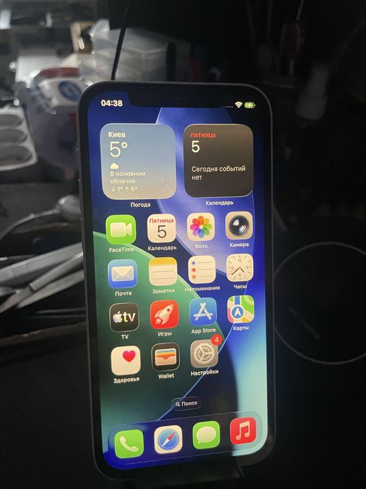 Iphone 12 128Gb перезагружаеться