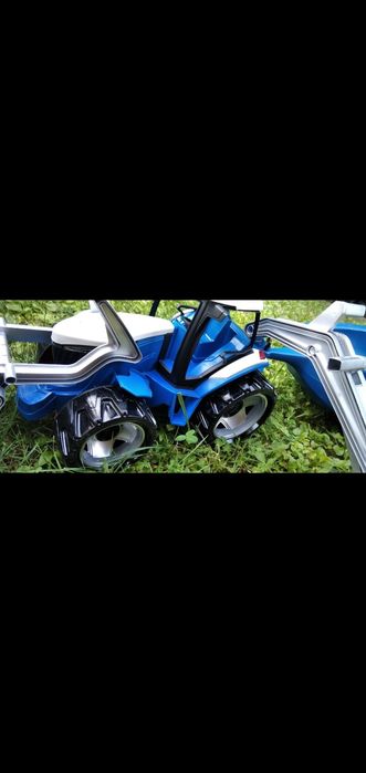 Traktorek z przyczepką i motorem dla dzieci