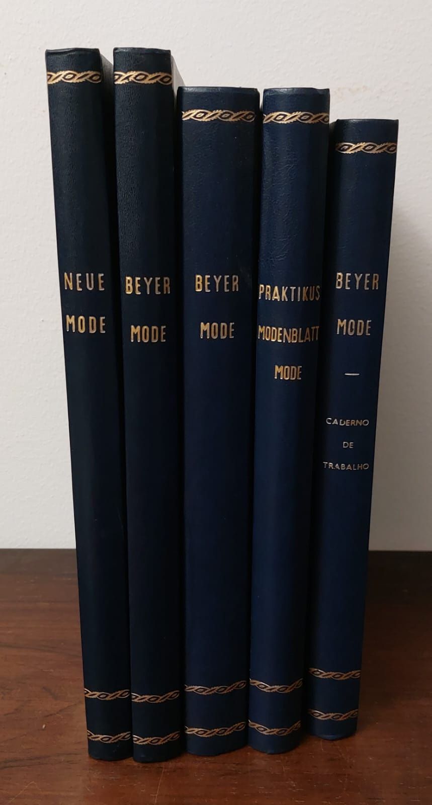 Revistas de Moda Vintage Alemã 5 volumes encadernados 1959