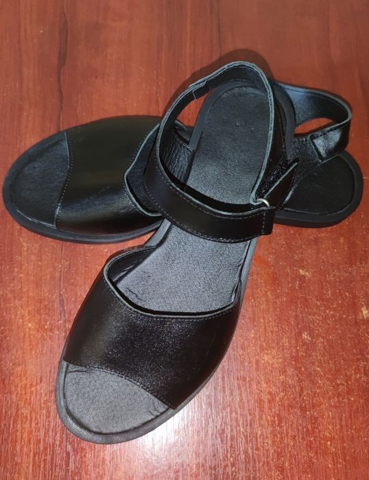 Продам новые босоножки.