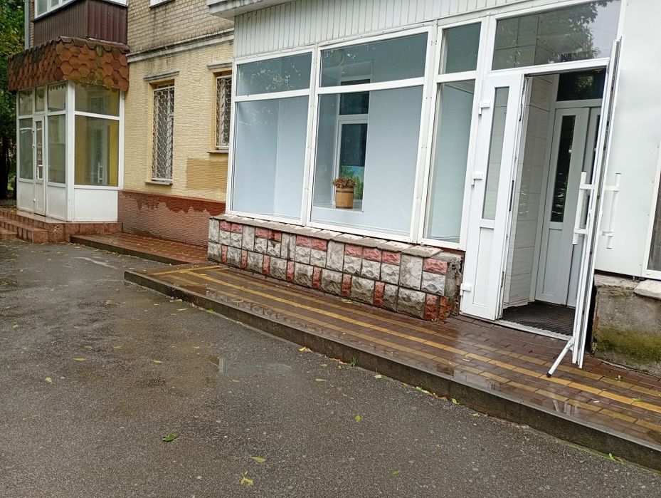 Продаж фасадного приміщення