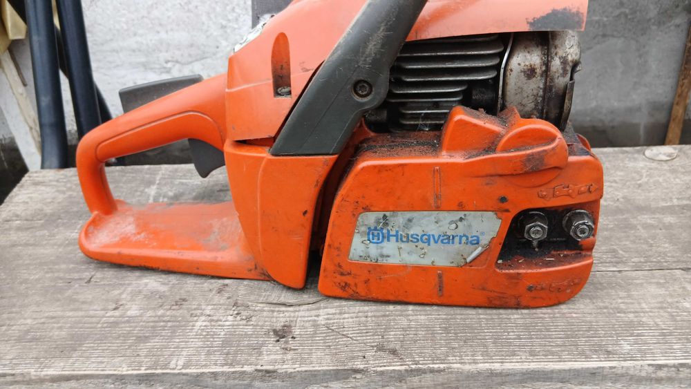 Продам бензопелу Husqvarna240