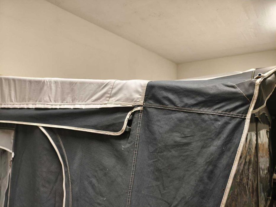 Przedsionek do przyczepy 925-950 cm z aneksem bocznym.