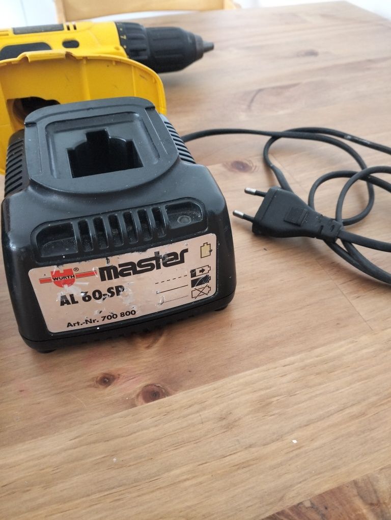 ZESTAW DeWalt wiertarko-wkrętarka DC970 bateria  DC9098 ładowarka