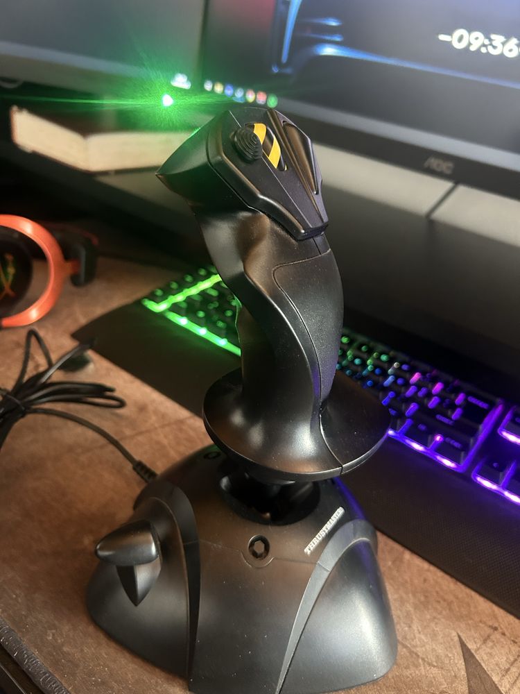 Joystick thrumaster