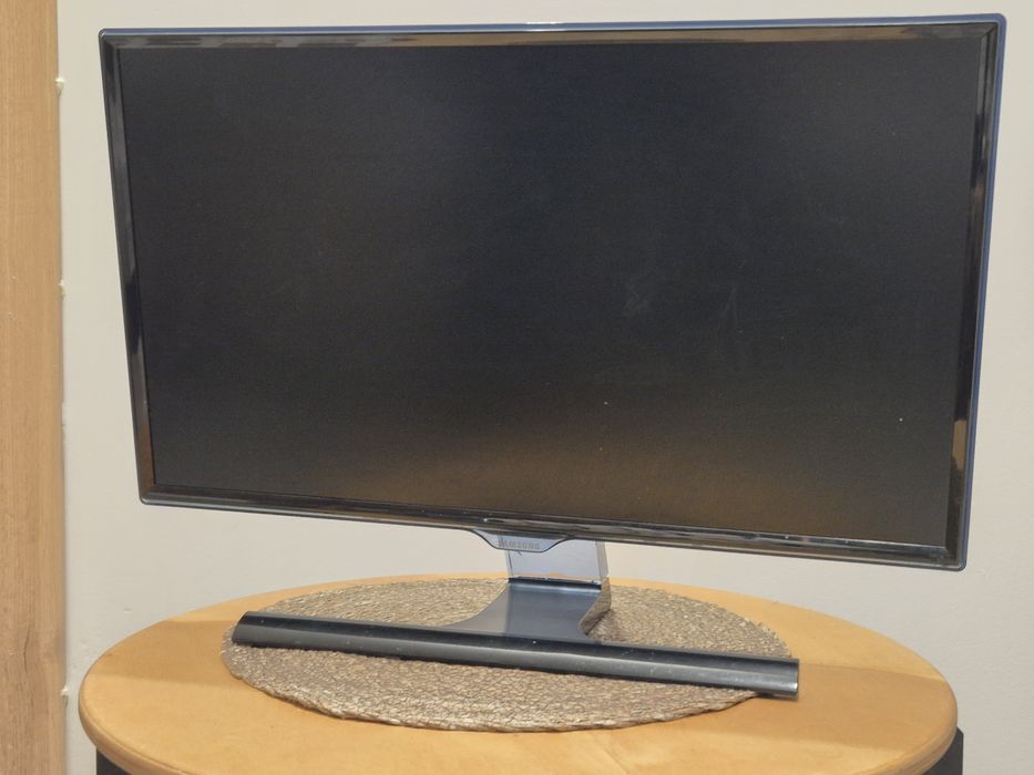 Samsung T24E390EW TV z pilotem