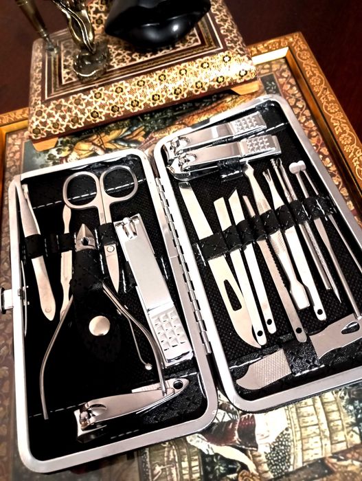 Маникюрный  набор 19 предметов в чехле.